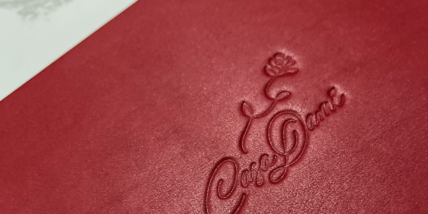porta menu piel rojo